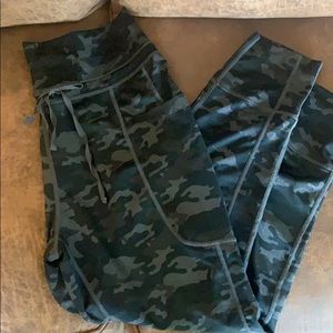Fabletics camo maj joggers